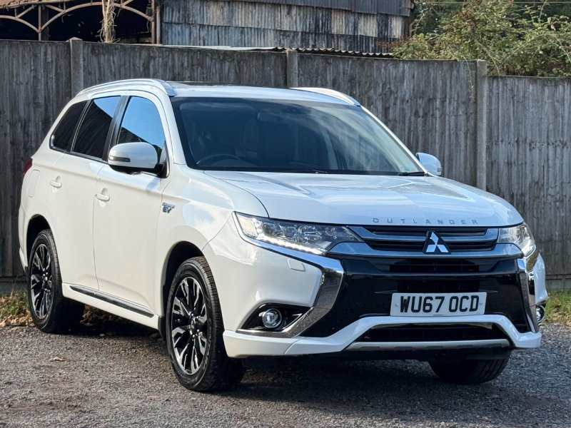 White Mitsubishi Outlander 2.0h 12kWh 4h SUV 5dr Petrol Plug-in Hybrid CVT 4WD Euro 6 s/s 200 ps